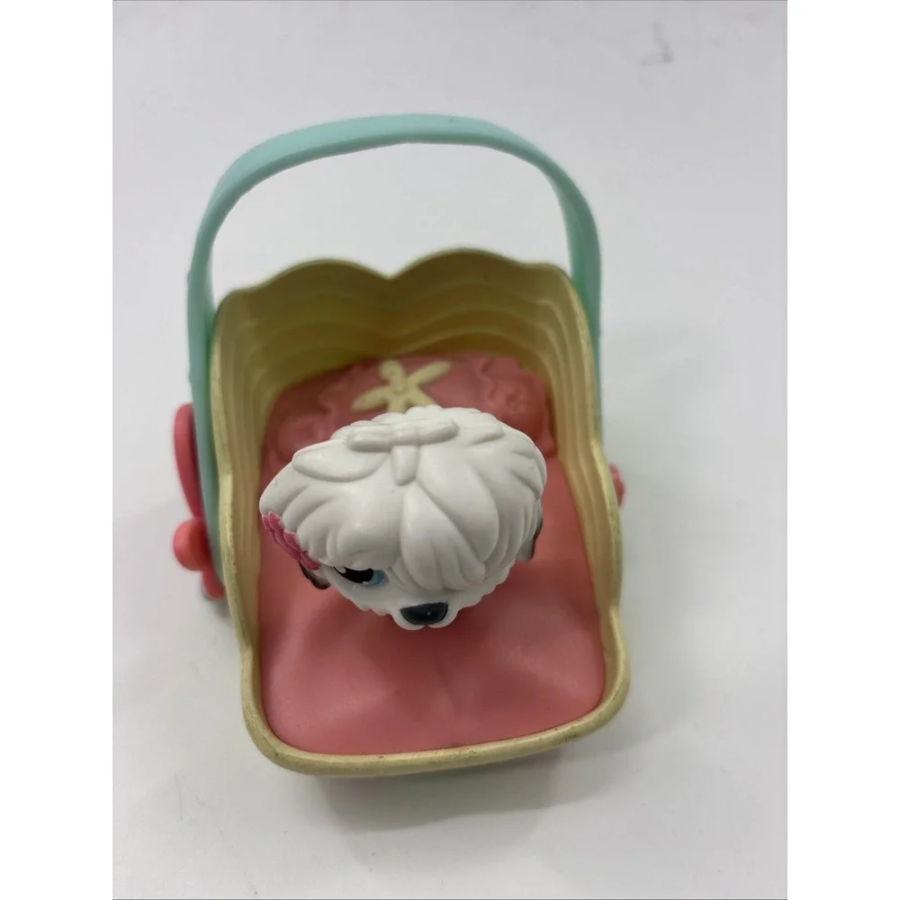 Littlest Pet Shop Magic Motion Pets Yum Yum Puppy‎ Dog, Bed